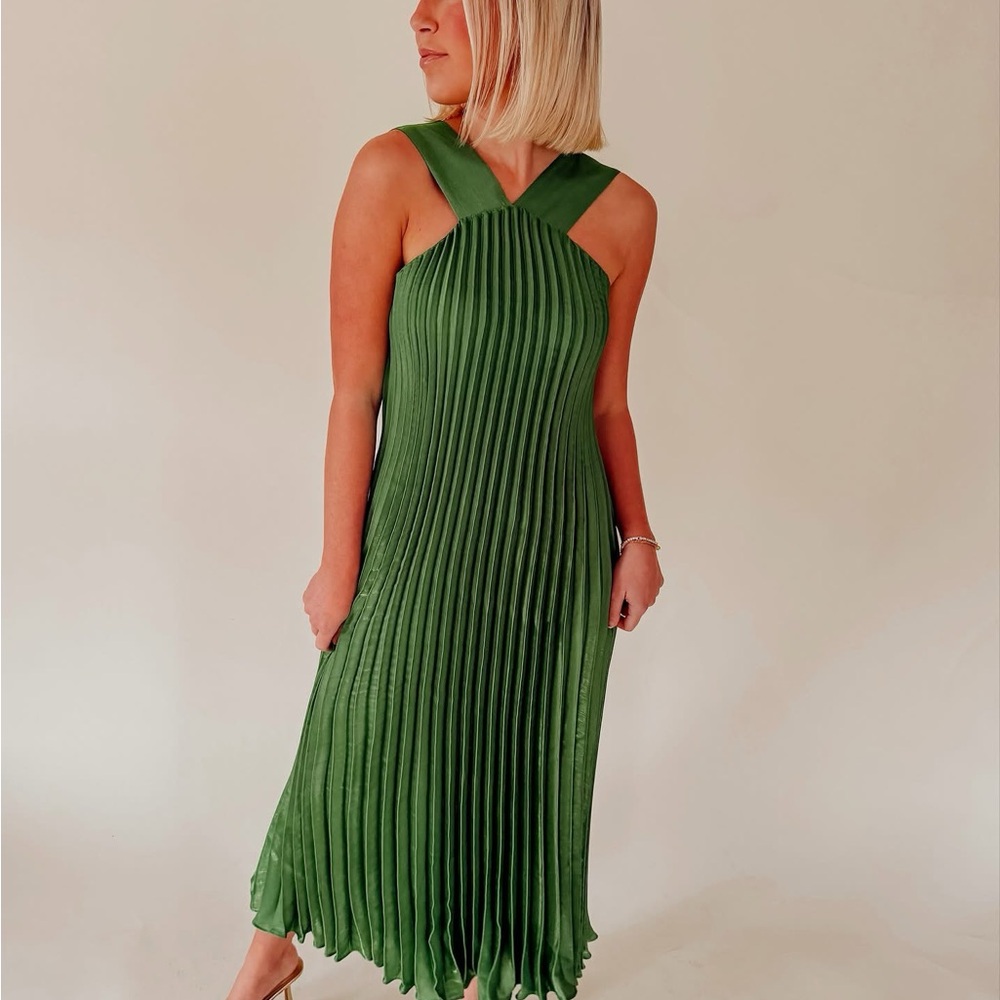 Elegant Green Cross-Back Midi Dress